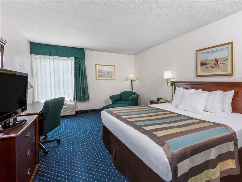 Baymont By Wyndham Greensboro/Coliseum Eksteriør billede