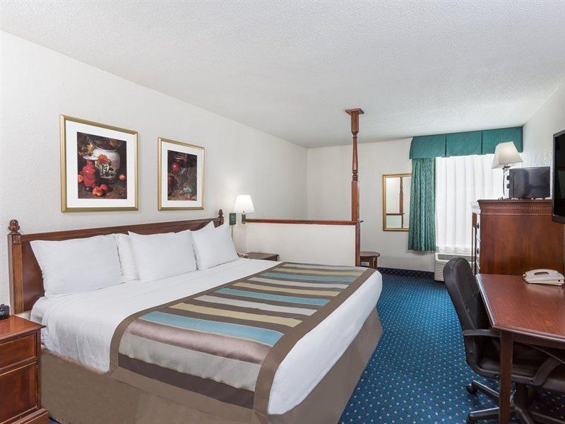 Baymont By Wyndham Greensboro/Coliseum Eksteriør billede