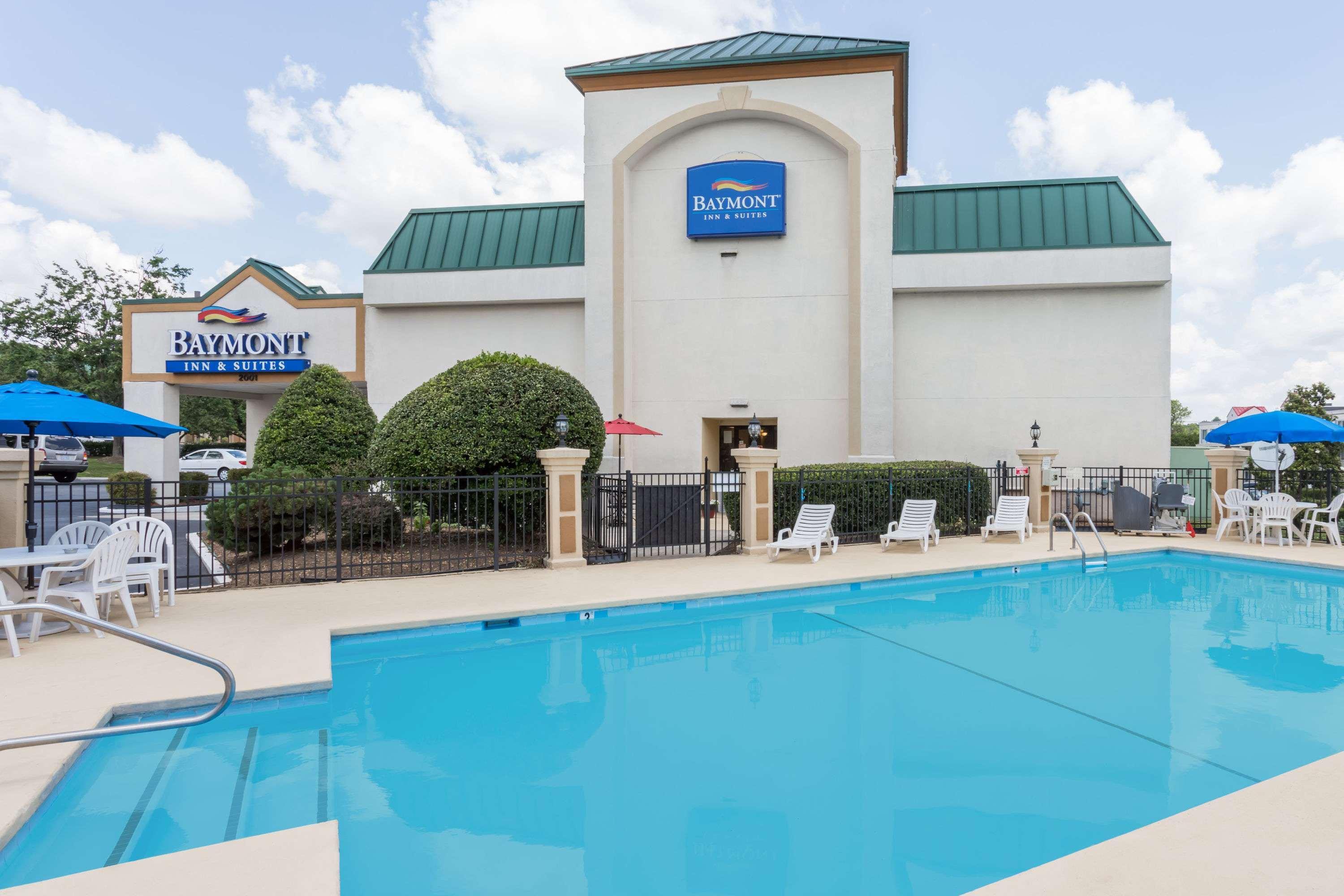 Baymont By Wyndham Greensboro/Coliseum Eksteriør billede