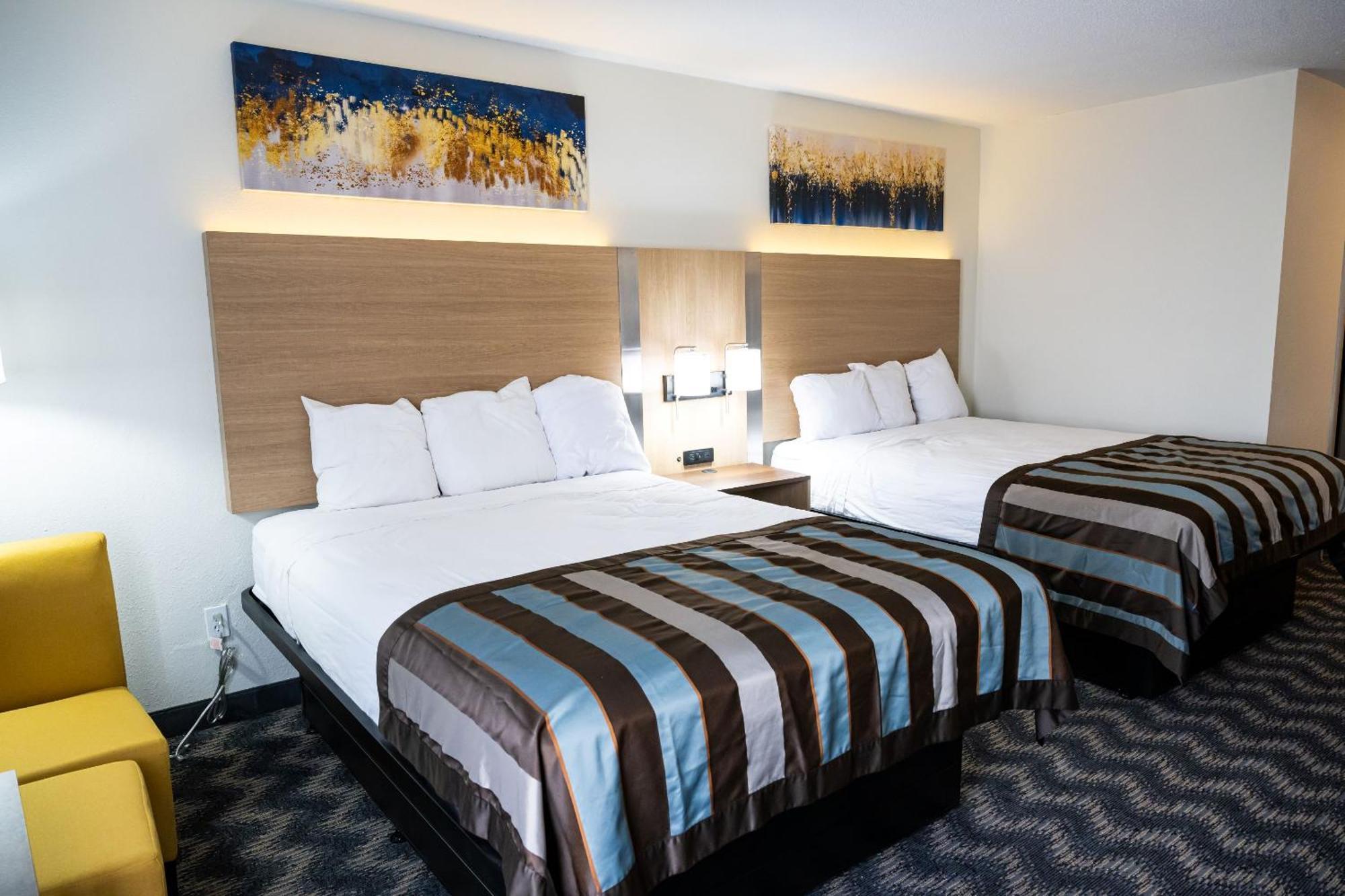 Baymont By Wyndham Greensboro/Coliseum Eksteriør billede