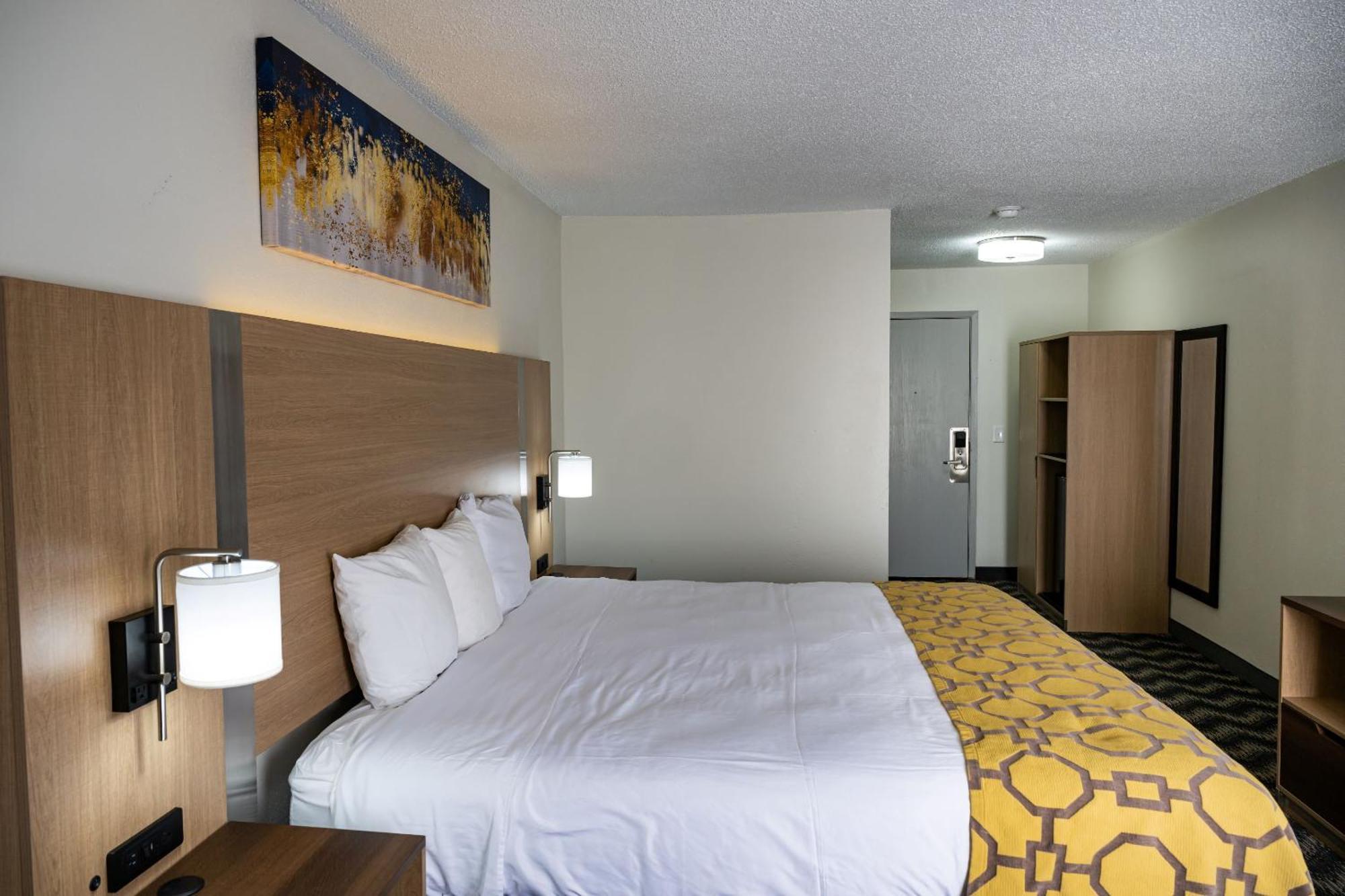 Baymont By Wyndham Greensboro/Coliseum Eksteriør billede