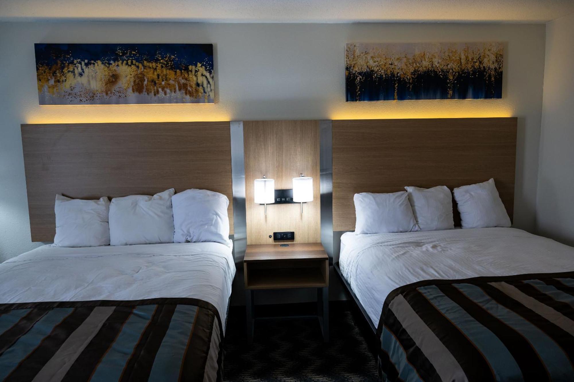Baymont By Wyndham Greensboro/Coliseum Eksteriør billede